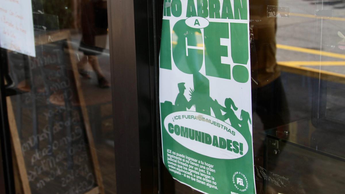 Un cartel que dice &#039;No abran a ICE&#039; en Buford Highway.