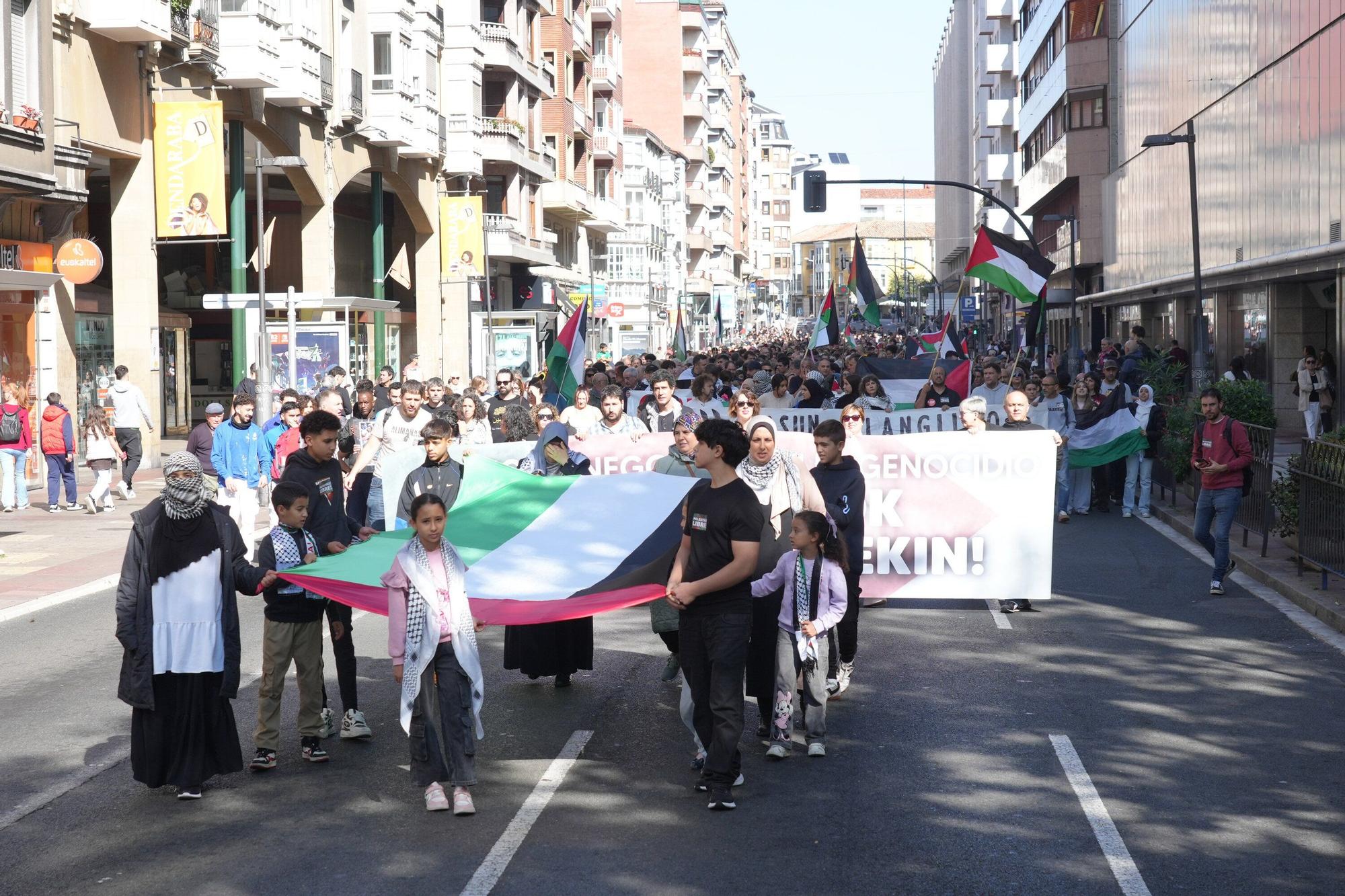 Manifestación en favor del pueblo de Gaza en Vitoria