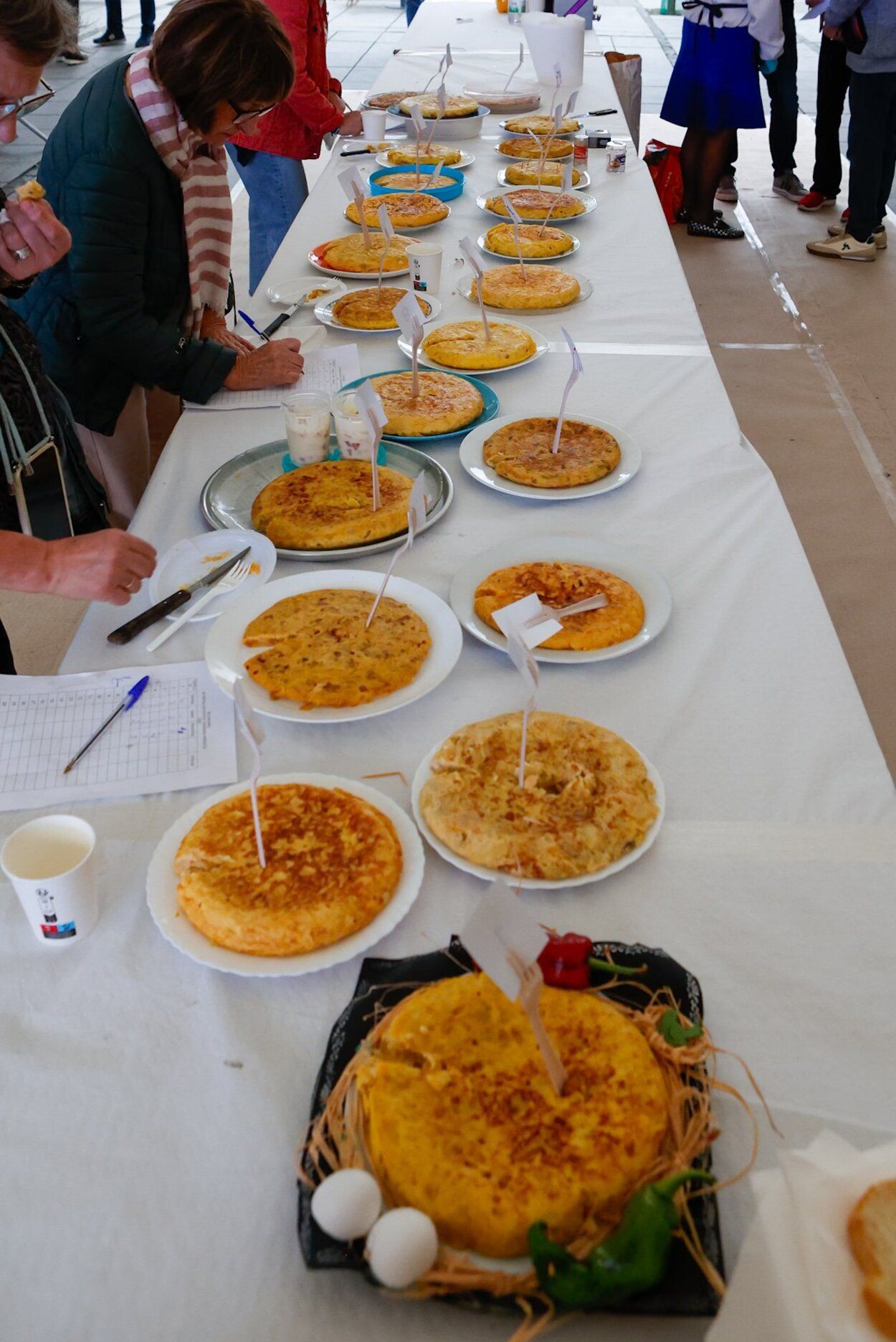 Fotos del concurso de tortilla de patata en Villava-Atarrabia