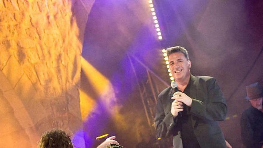 Actuación de Loquillo en el Luna Lunera de 2010.