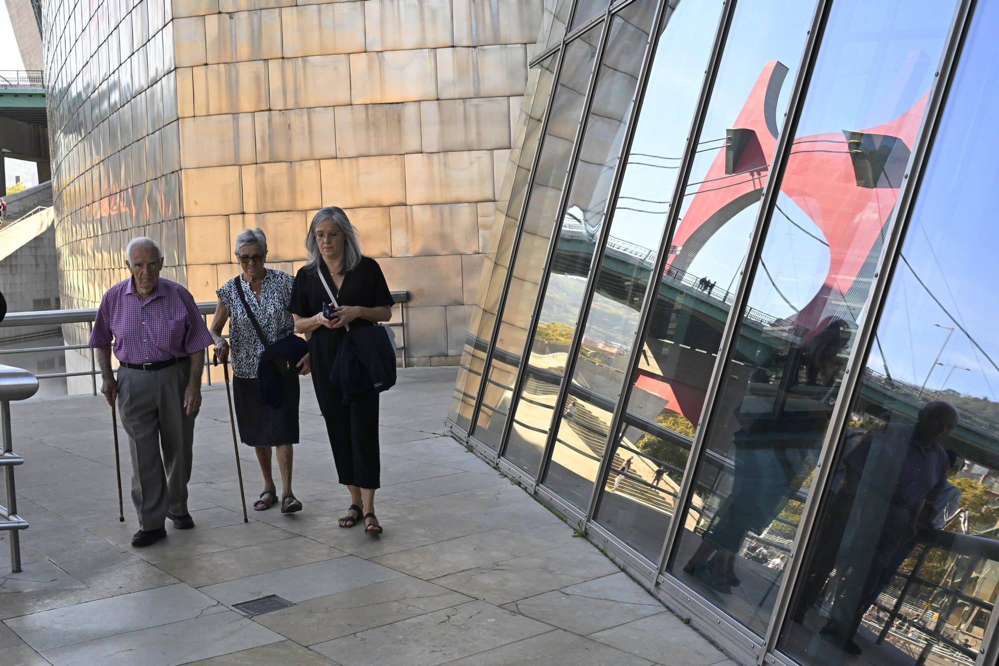 El Museo Guggenheim acoge a miles de visitantes en su 28º cumpleaños