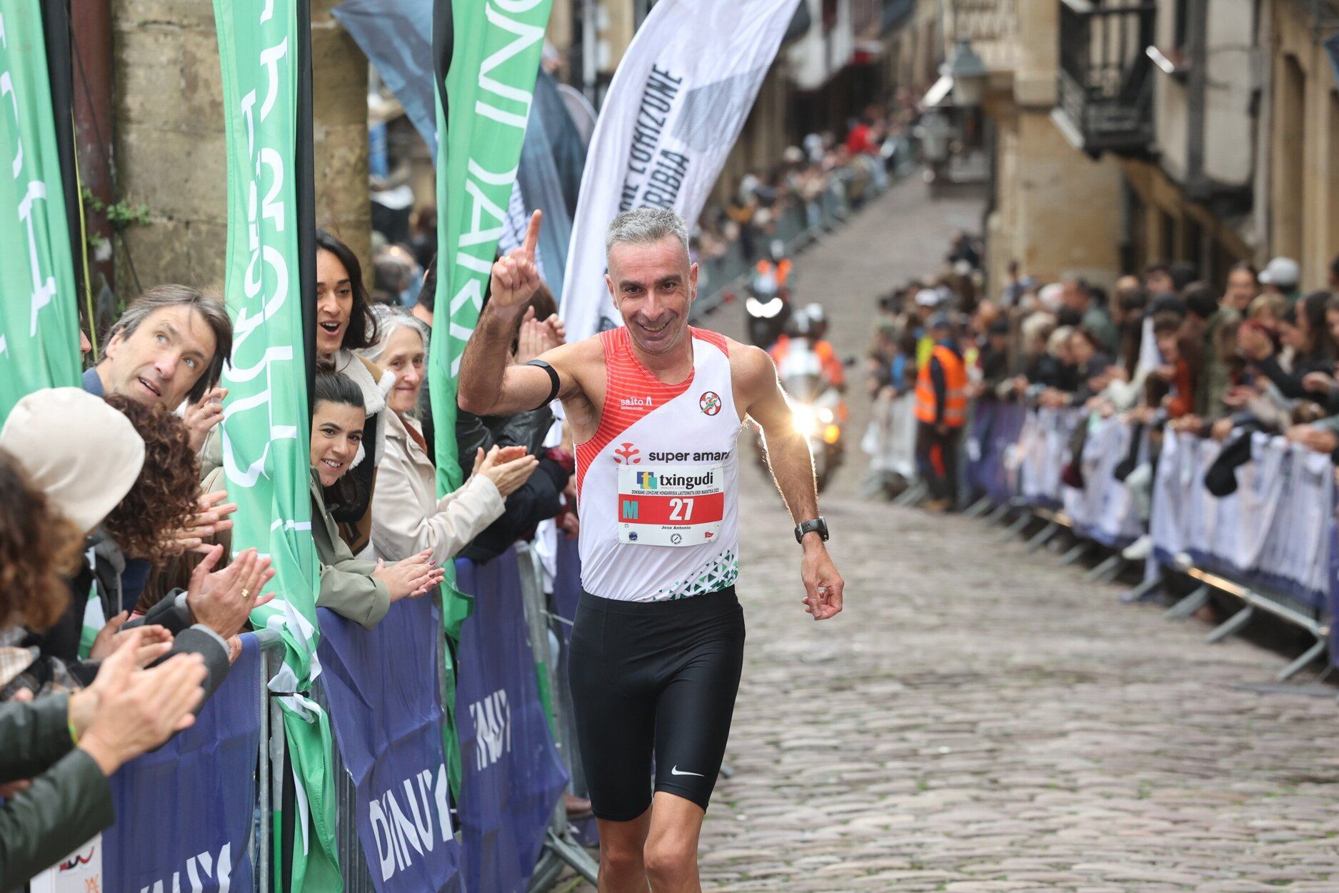 Nerea Egia y Rémi Raymond ganan la Donibane Lohizune-Hondarribia