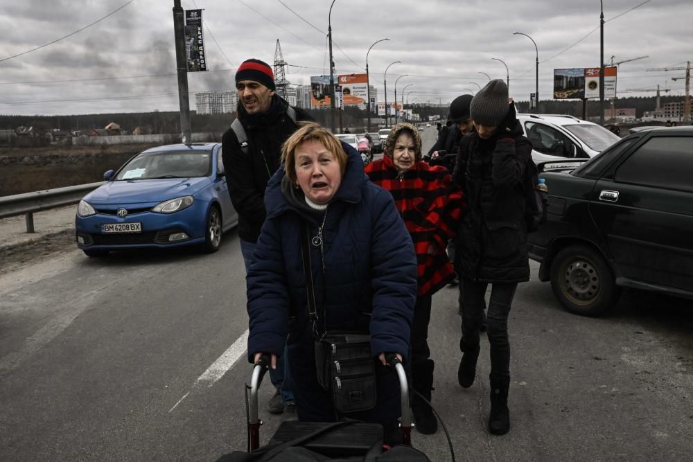 Evacuación de civiles en la ciudad ucraniana de Irpin