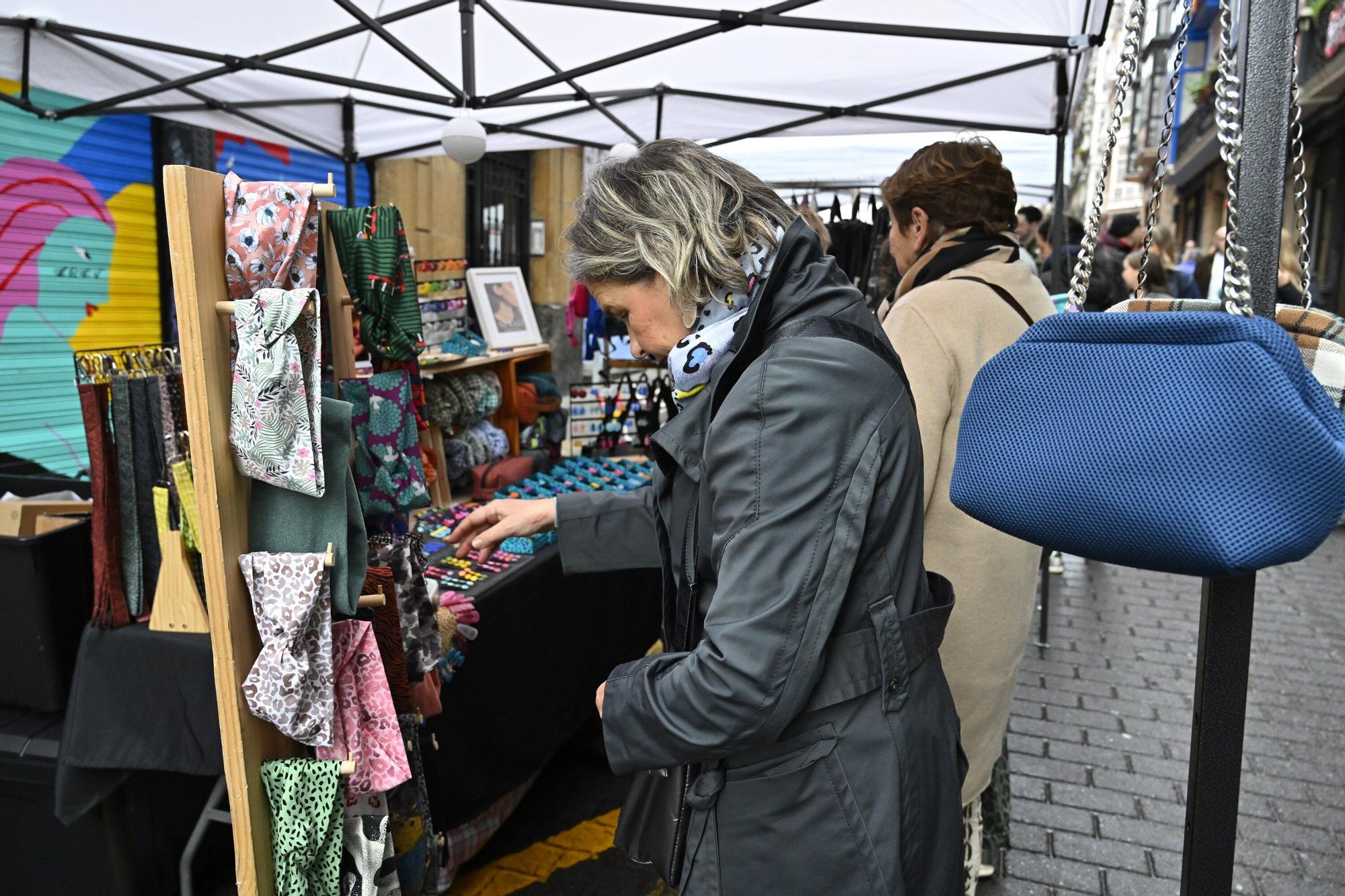 En imágenes: el mercado del Dos de Mayo se viste de Navidad