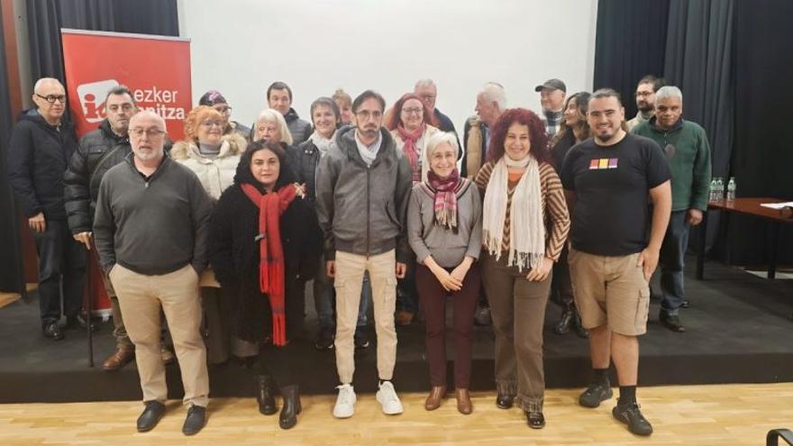 Rosa Rubio, segunda empezando por la derecha, con la organización territorial de Ezker Anitza-IU de Gipuzkoa / Ezker Anitza-IU Rosa Rubio, segunda empezando por la derecha, con la organización territorial de Ezker Anitza-IU de Gipuzkoa / Ezker Anitza-IU