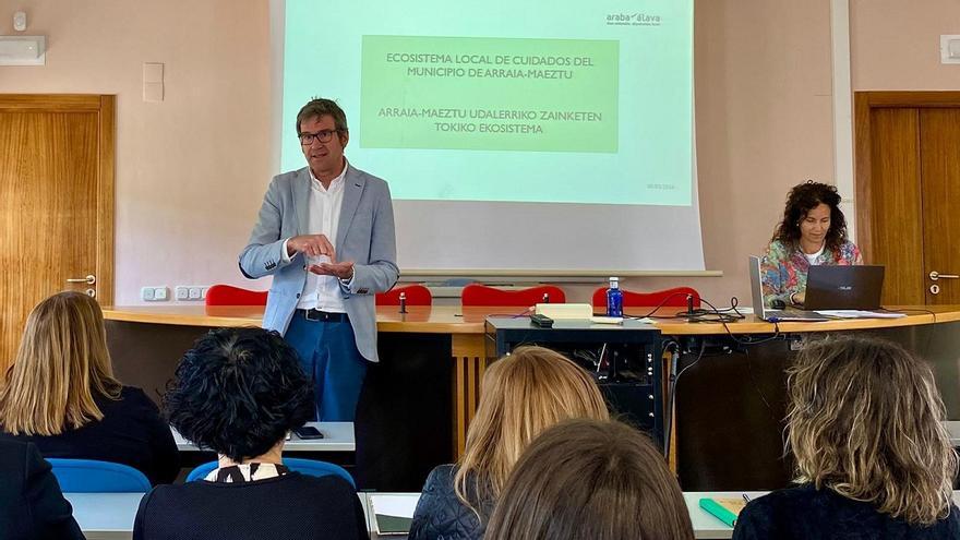 Álava pone en marcha un programa piloto de ecosistemas locales de cuidados en Urkabustaiz, Laguardia y Arraia-Maeztu