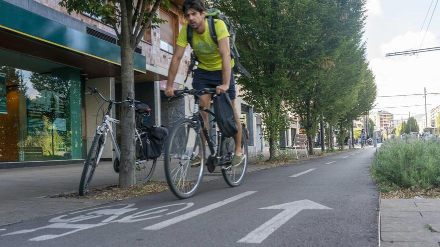 Vitoria invierte medio millón en la senda ciclista y peatonal que conectará Jundiz con el norte