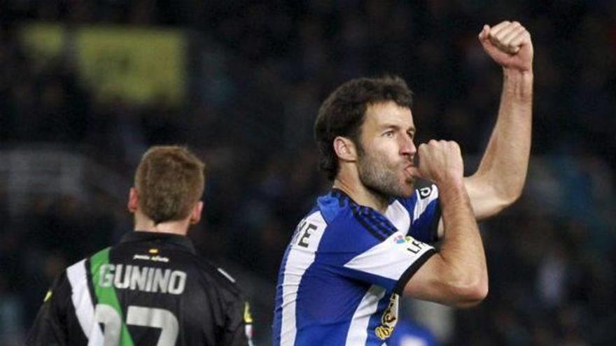 La Real remonta a un Córdoba que acabó con ocho