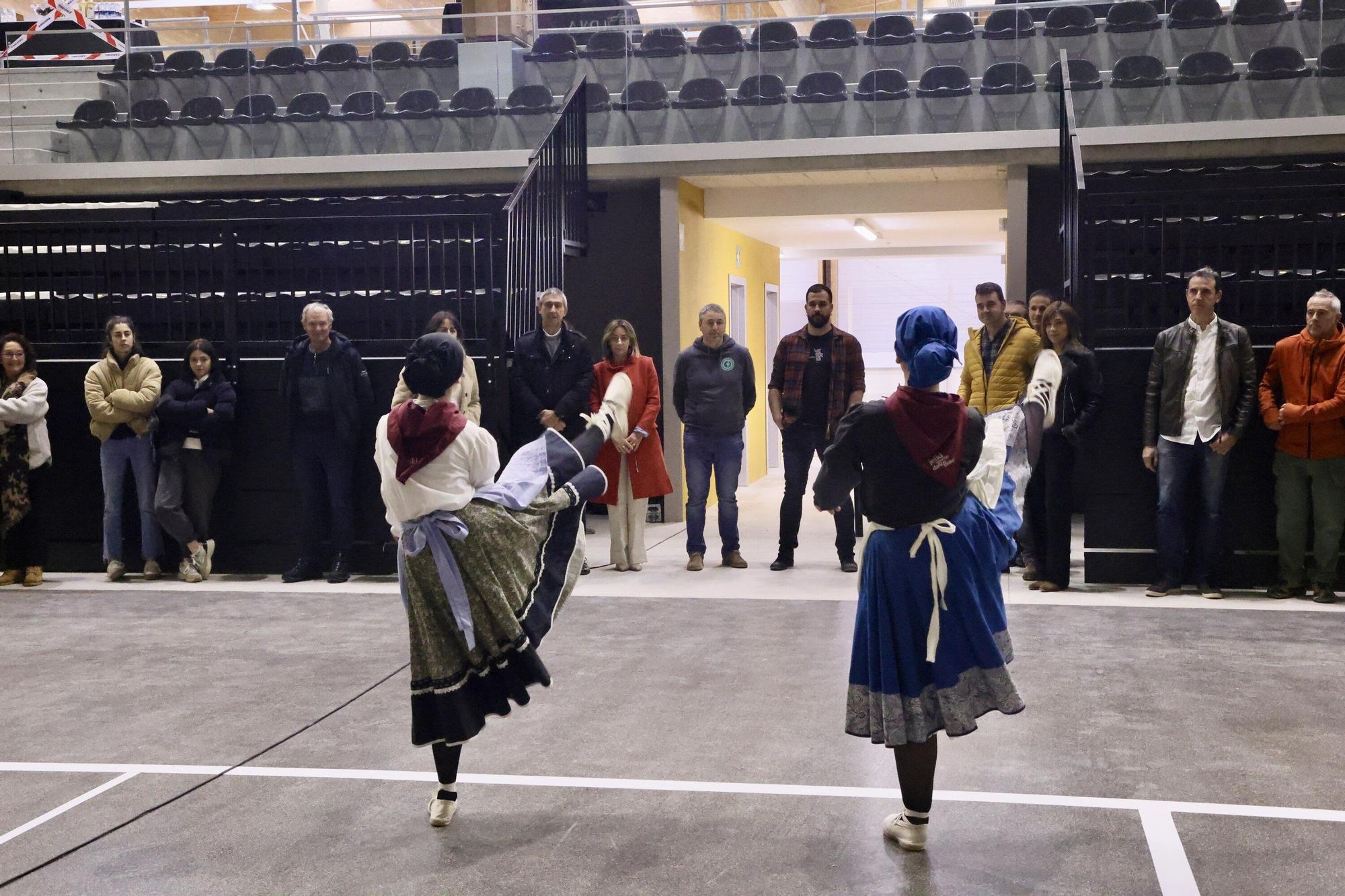 En imágenes: Así ha quedado el polideportivo y el frontón de Agurain tras la reforma