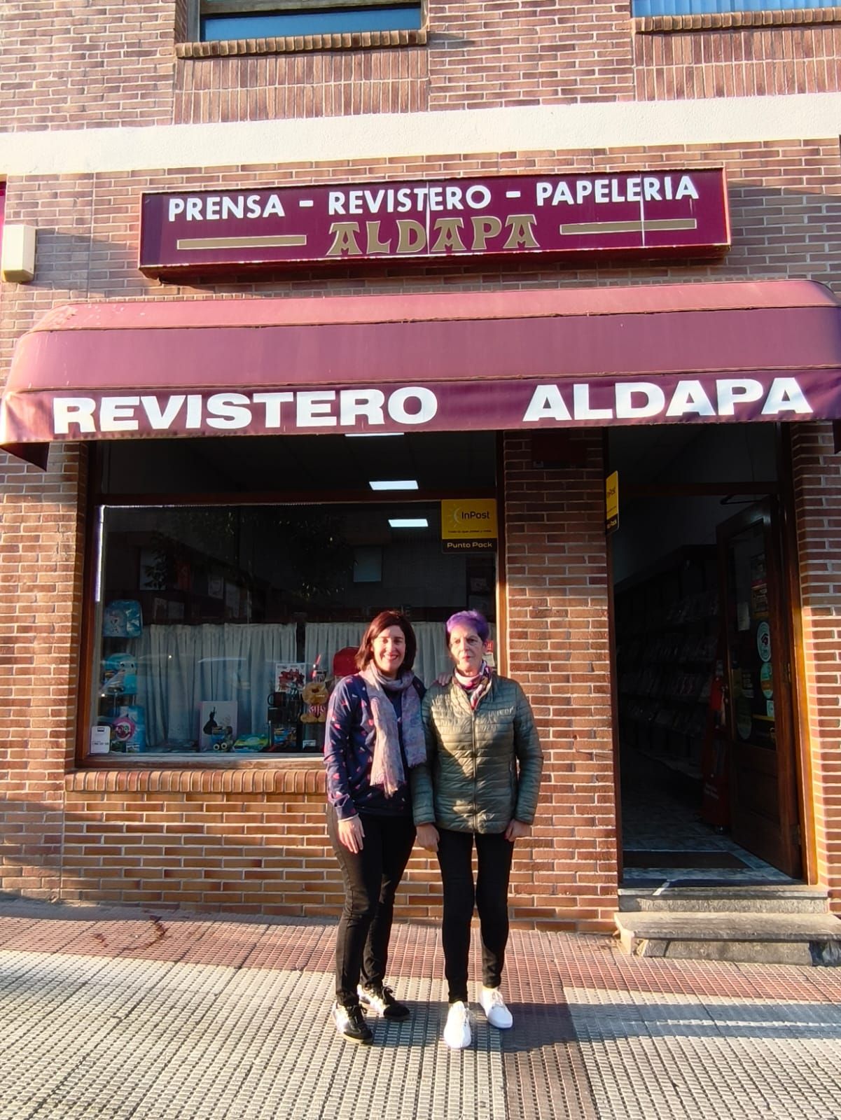 Revistero Aldapa. Teresa Diez Abrisketa y su hija Esti.