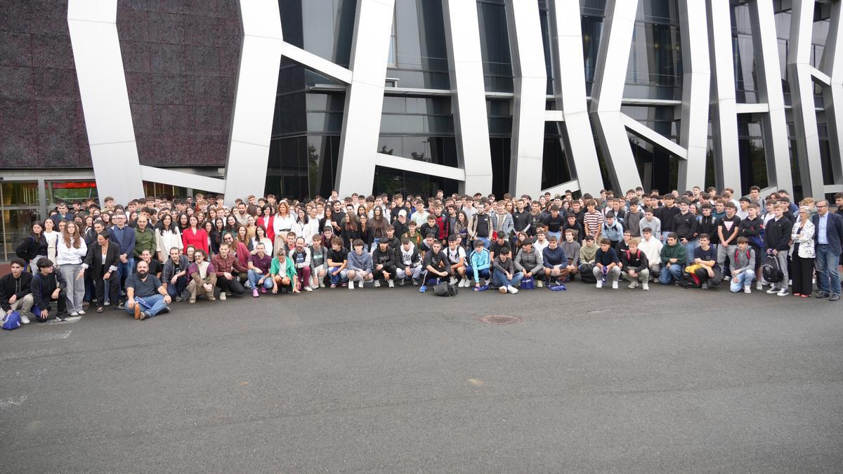 La Universidad Euneiz de Vitoria ha iniciado este viernes el curso académico 2025-26 con más 800 estudiantes