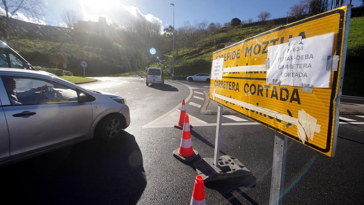 Tramo de la N-634 que ha permanecido cortado entre Itziar y Deba.