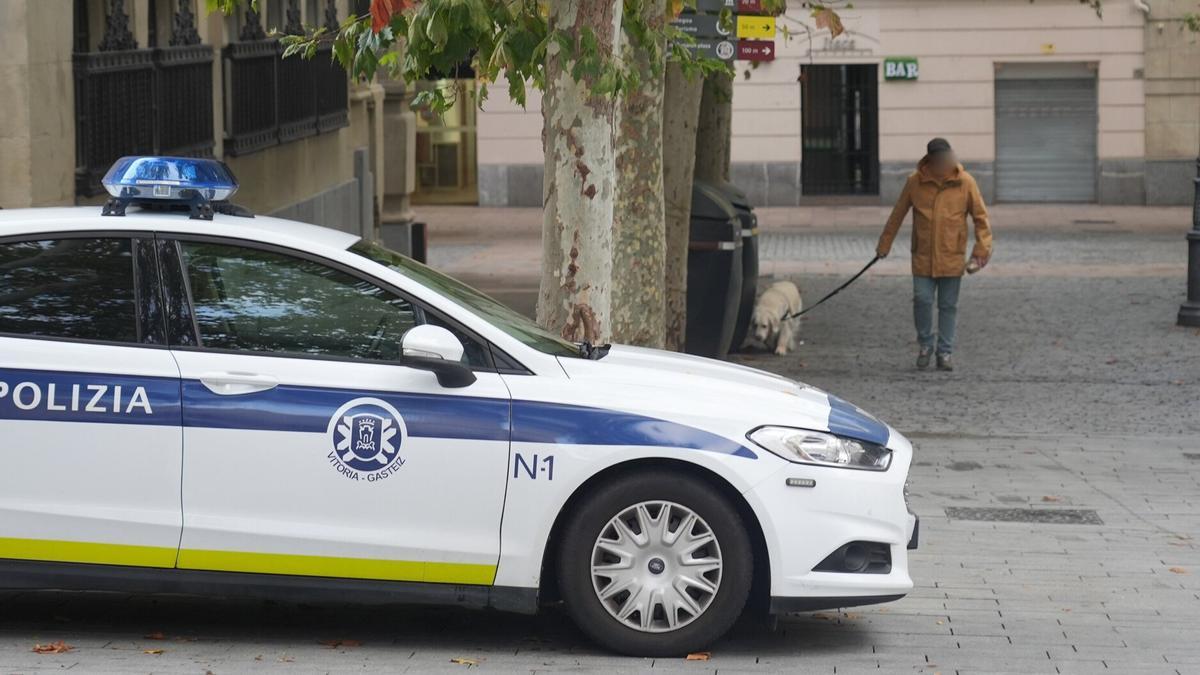 Policía municipal en Vitoria.