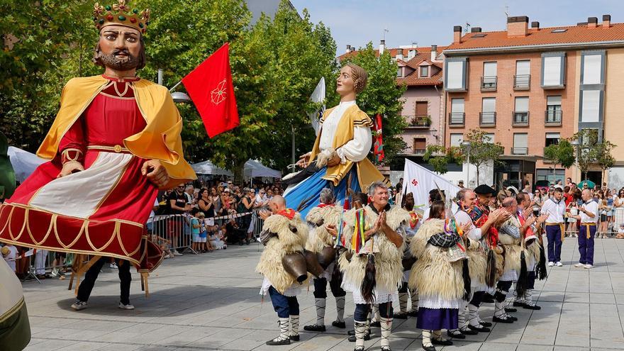 Atarrabiako Eguna con dantzaris y la fiesta de los Joaldunak