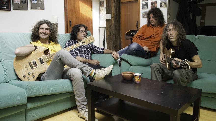 Diez temas para entender por qué Robe Iniesta fue el verdadero “rey de la baraja”