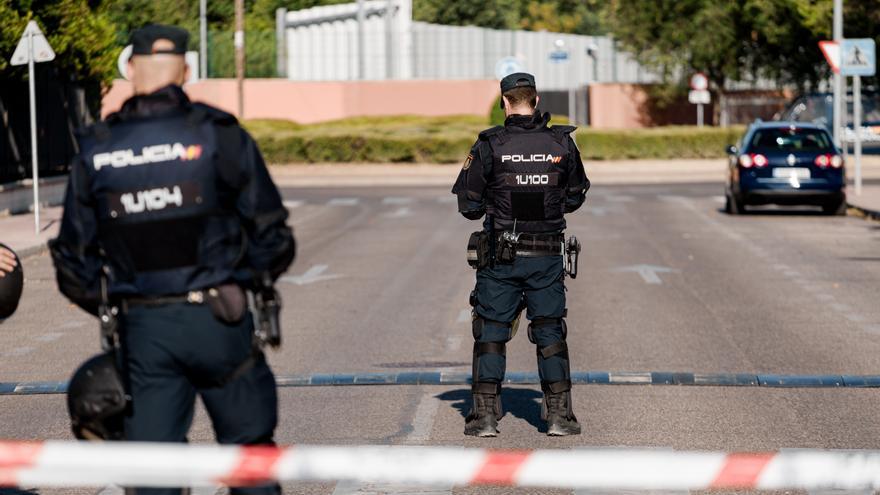 Detenido un policía tras retener a su pareja en una vivienda de Almería