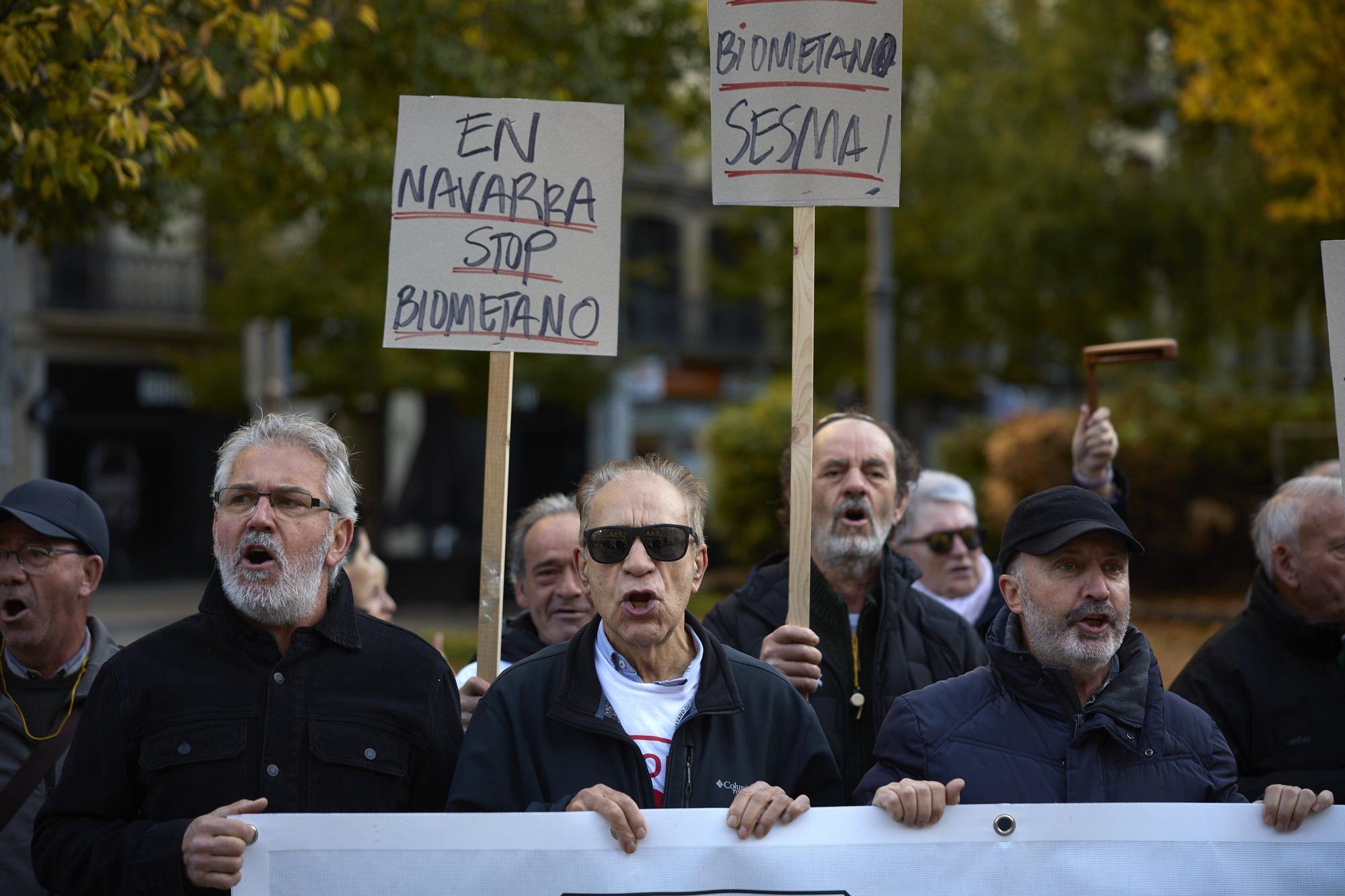 Sustrai Erakuntza, ante el Parlamento de Navarra "por una planificación democrática de la biometanización"