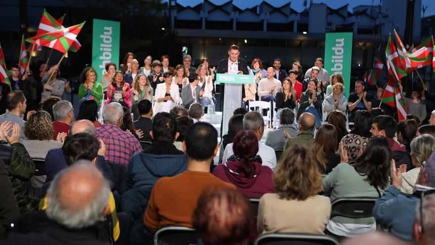 En imágenes: EH Bildu arranca su campaña electoral en Gasteiz