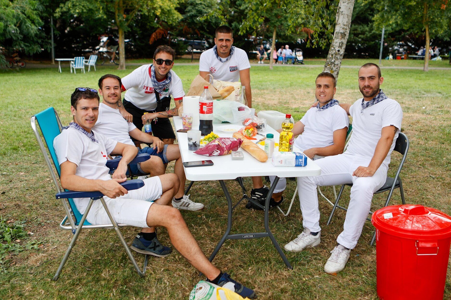 Fotos de la paellada de Mendillorri y de los calderetes de Berriozar este domingo