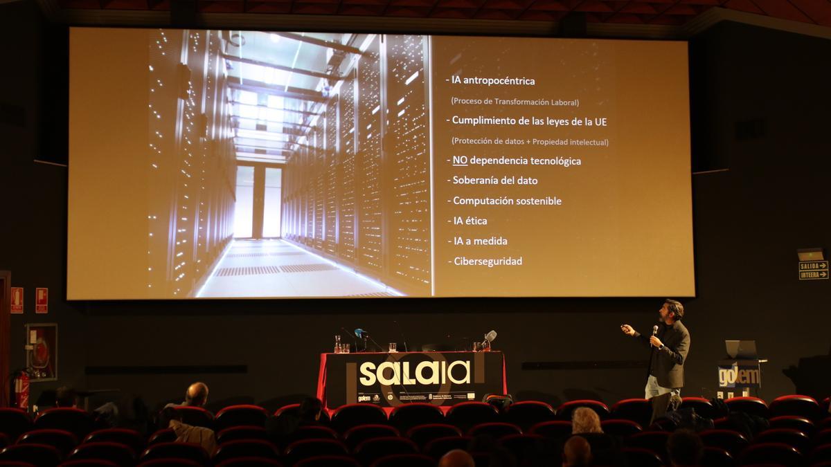 Carlos Fernández de Vigo explicó los axiomas de este modelo de inteligencia artificial disruptiva.