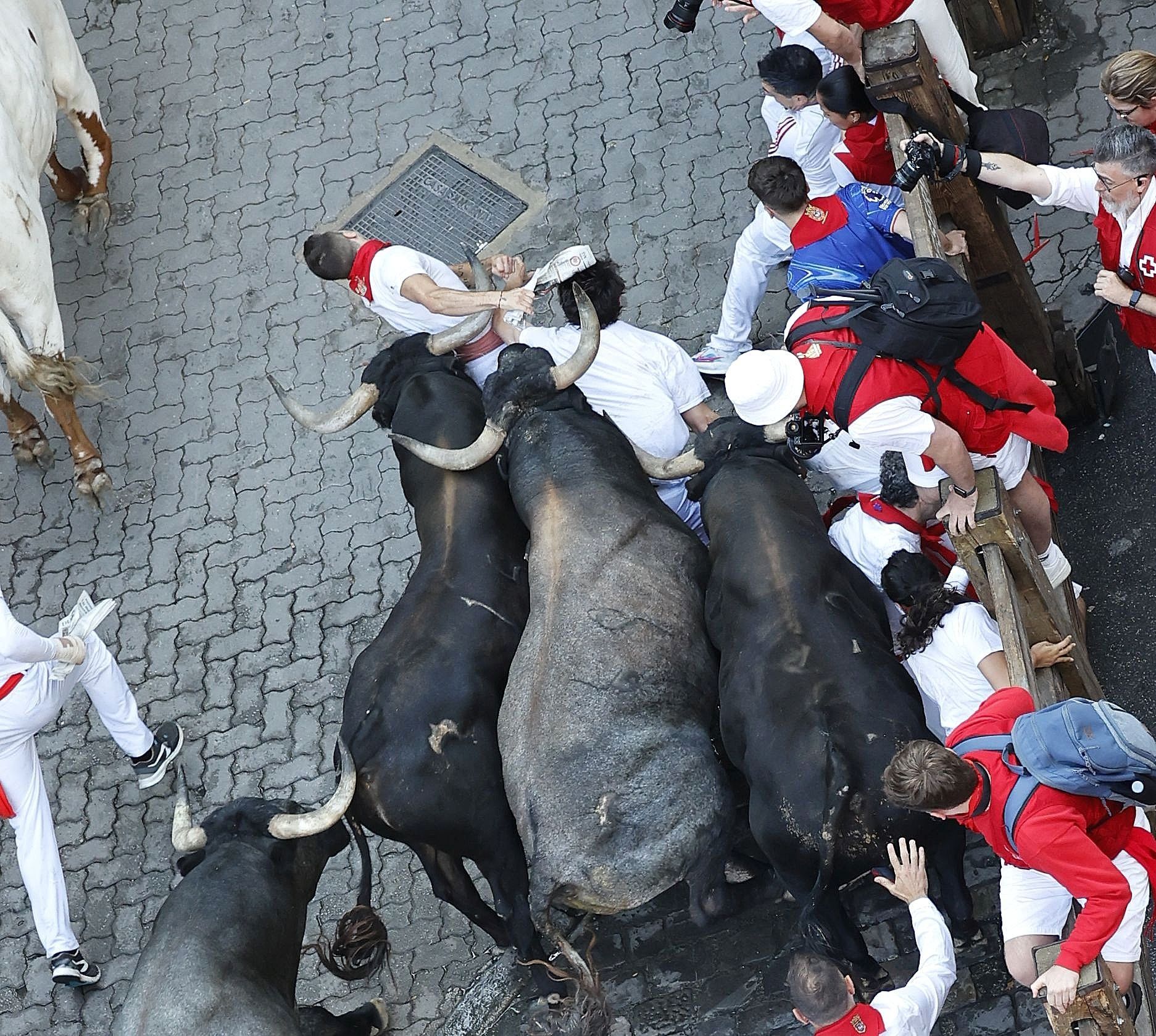 Fotos del octavo encierro de San Fermín con toros de Miura