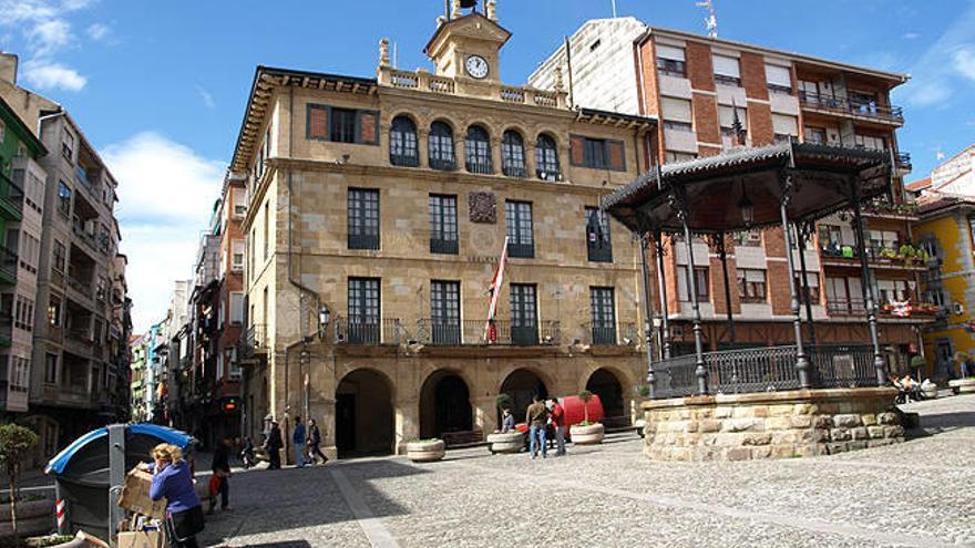 El pleno incluyó la moción presentada por los jeltzales para rechazar los ataques sufridos este verano por la Ertzaintza, las policías municipales y representantes públicos