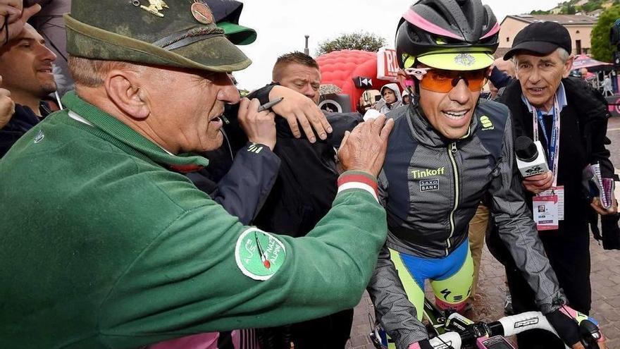 Fabio Aru arrebata el liderato a Contador y etapa para Modolo