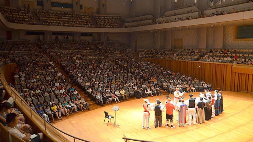 El CNPA August Chorus 2013 del Gran Teatro Nacional de China, abarrotado para seguir el concierto de los coralistas navarros.