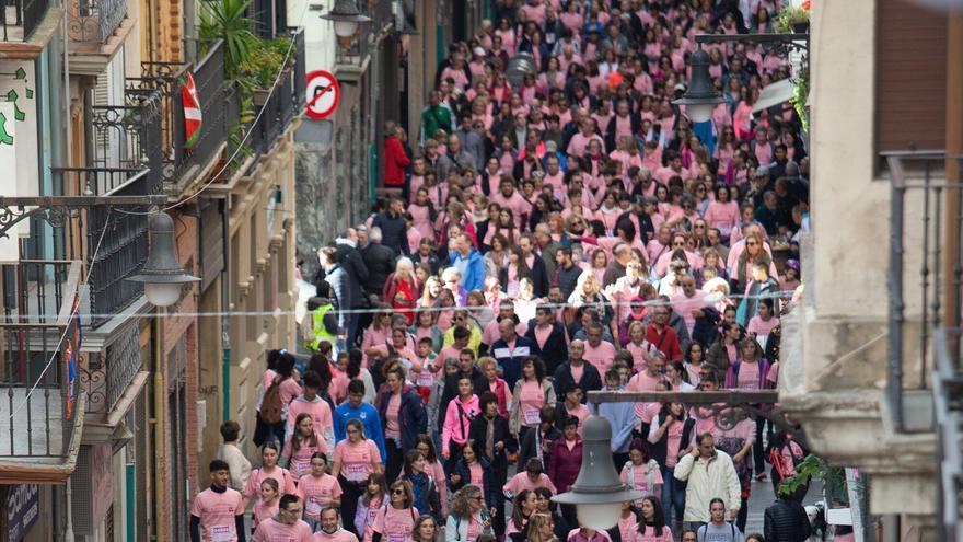 Una marea rosa convierte la Carrera de Saray en Pamplona en un nuevo récord solidario