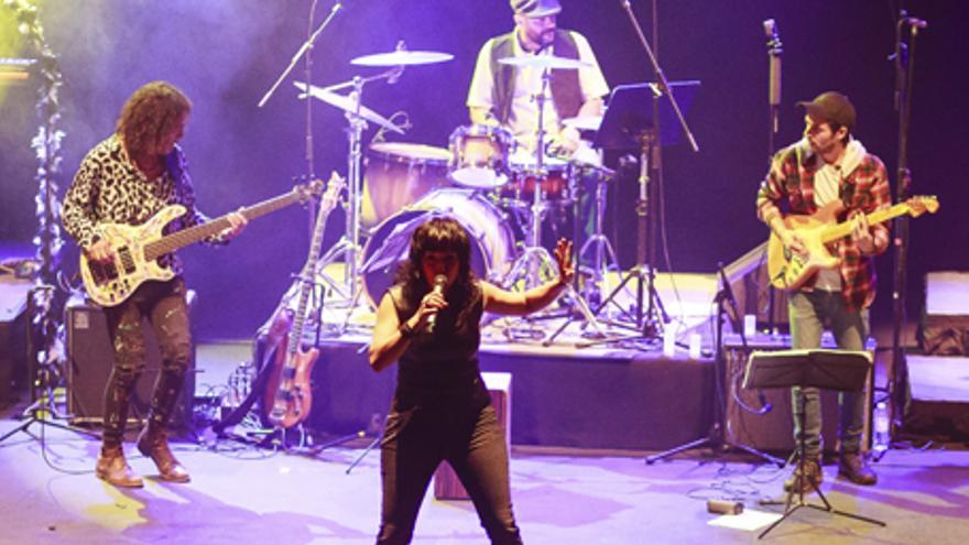 El grupo Bandada durante una actuación.