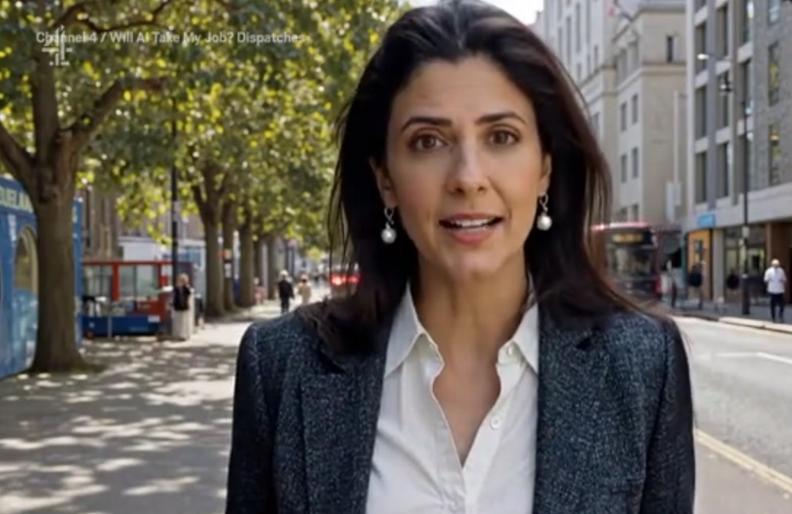 Captura de vídeo del documental conducido por Aisha Gaban en &#039;Dispatches&#039;.