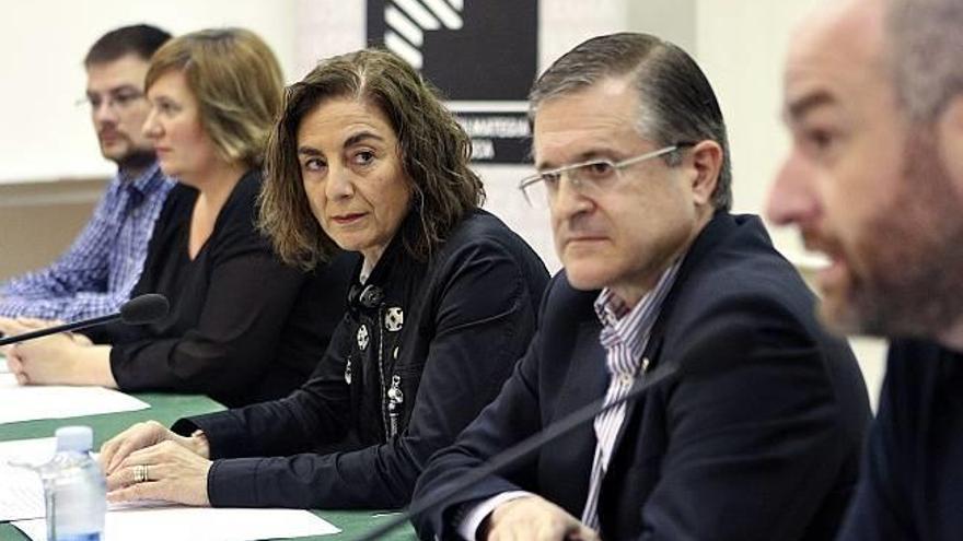 Tres generaciones de cineastas vascos se ven las caras en Donostia
