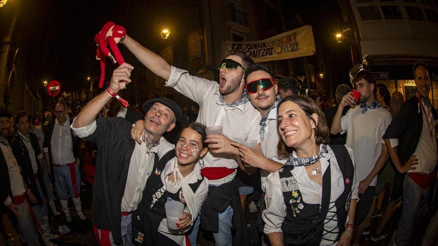 La noche de La Blanca, a golpe de música y buen ambiente