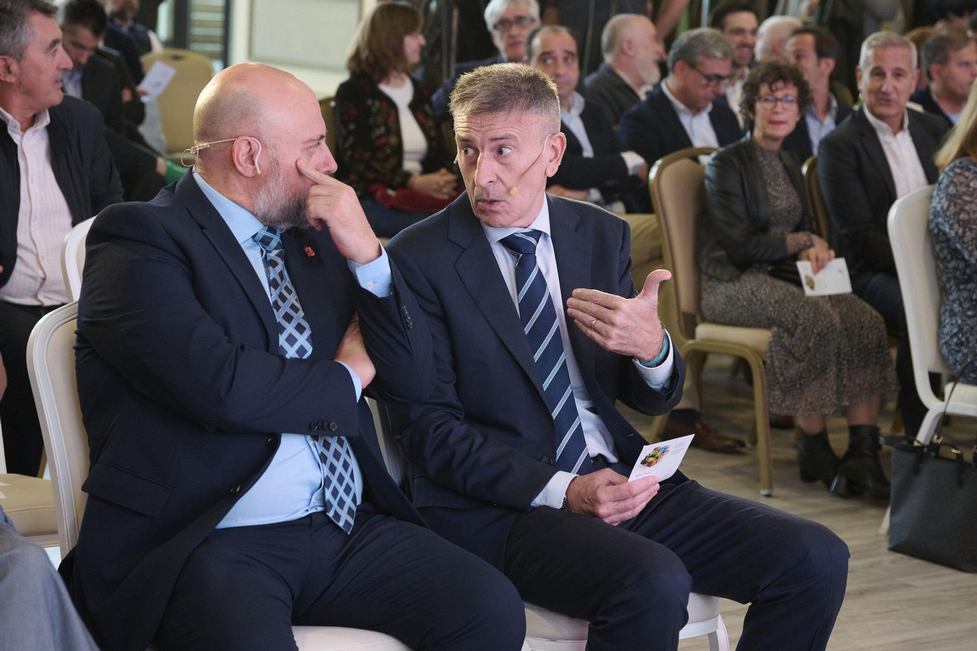 Fotos del encuentro de Laboral Kutxa para la presentación de su informe de la economía navarra