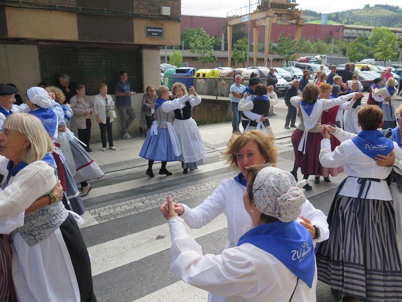 El desfile de la Euskal Jaia de Urretxu, en imágenes