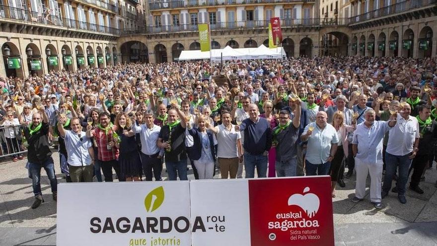Brindis en el Sagardo Eguna 2019.