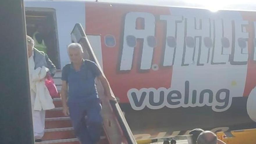 El avión del Athletic aborta el despegue en pista por una avería