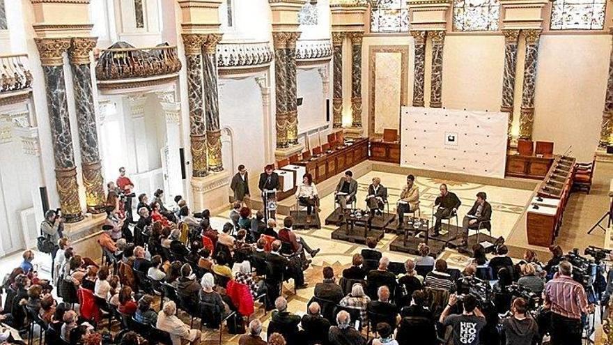 El Consistorio analizará cobrar a las tiendas que saquen material a la calle