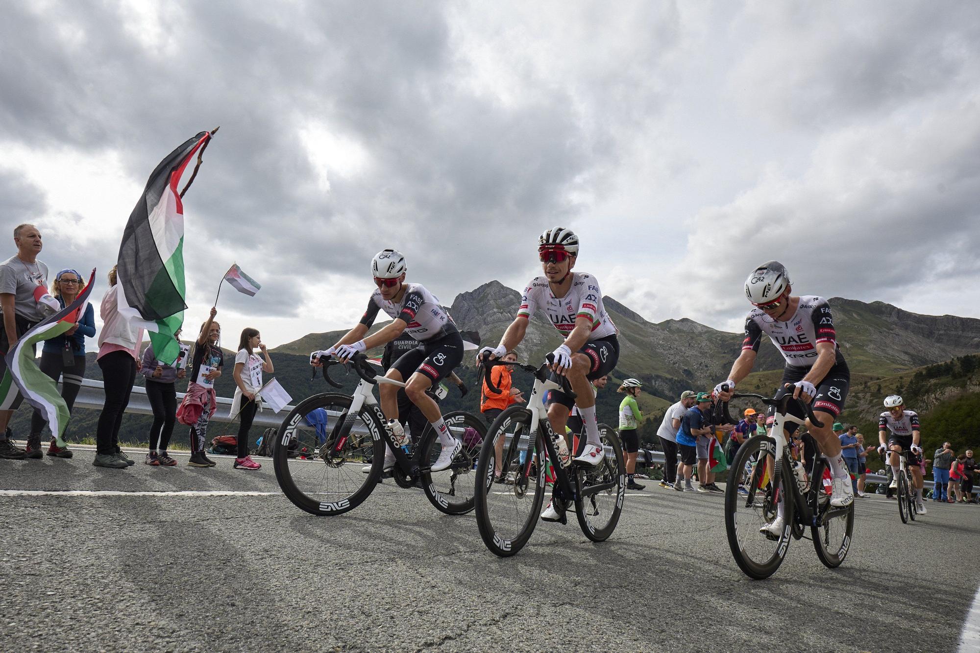 Fotos de la etapa navarra de La Vuelta 25 entre Sendaviva y Larra - Belagua