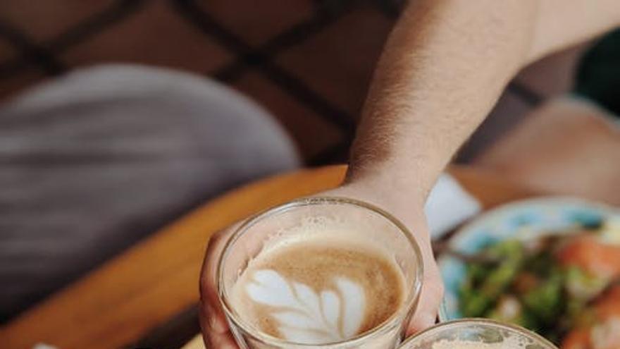 Kafe Lagun vuelve a Durango: cafés, charla y compañía para mayores