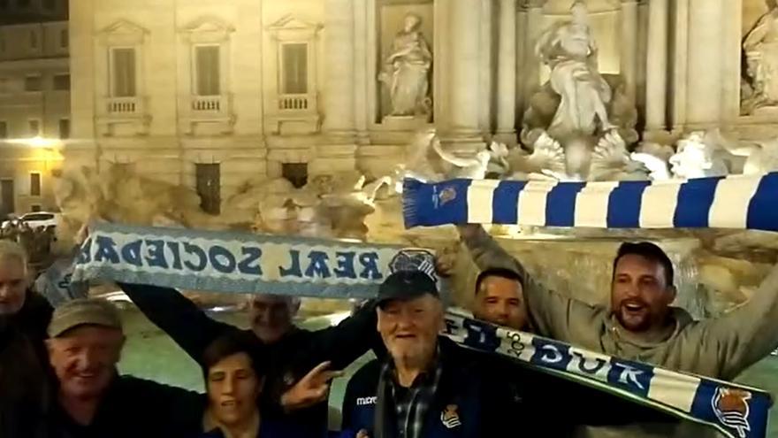 Los seguidores de la Real Sociedad, en la Fontana di Trevi