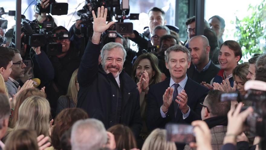 Una teja sobre la cabeza de Núñez-Feijóo