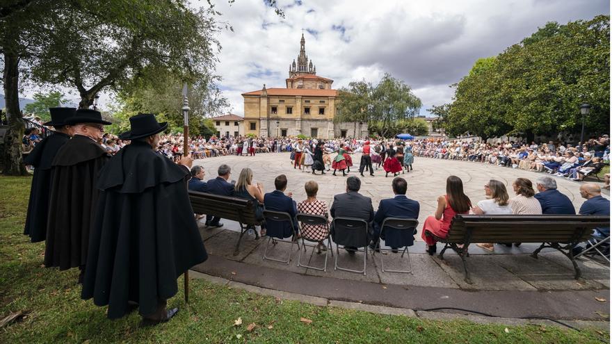 Aurresku tradizionala dantzatu da Begoñan