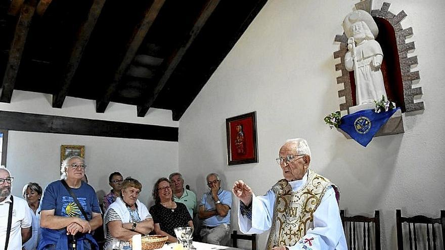 Ramón Apezetxea Zubiri volvió a oficiar misa en la ermita de Belate.