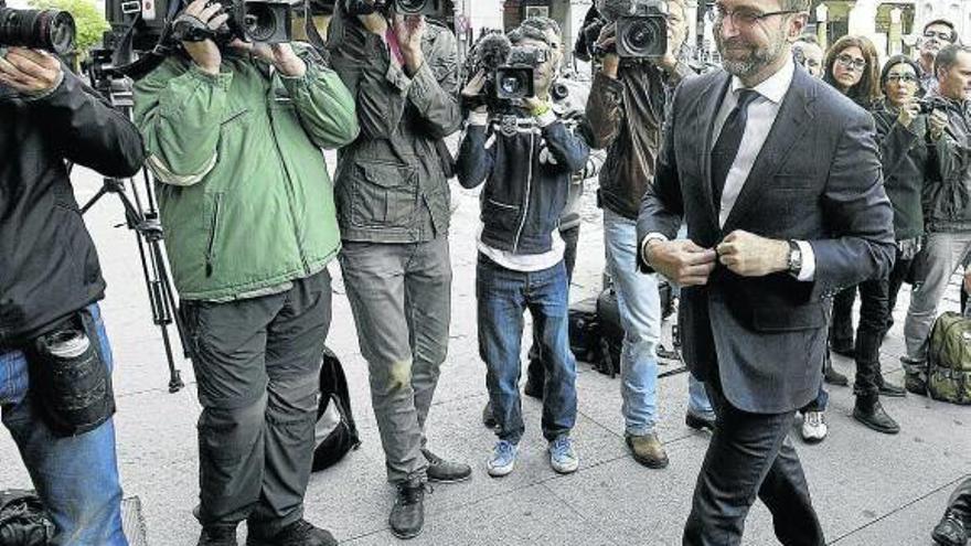 Las explicaciones del embajador de EEUU sobre el espionaje convencen a Margallo