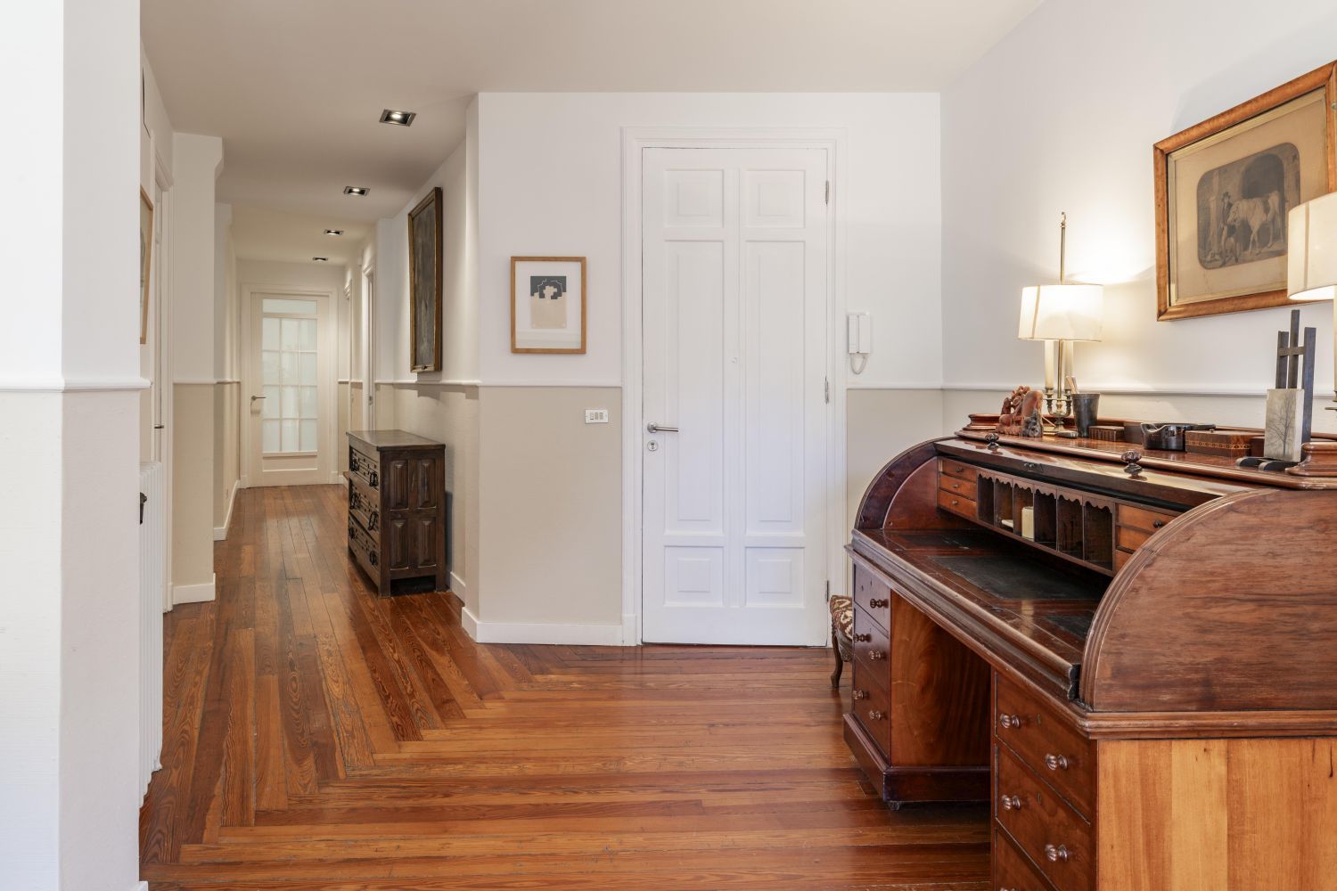 Magnífica propiedad en venta ubicada en un edificio señorial, situada en una de las zonas más elegantes del céntrico barrio de Gros