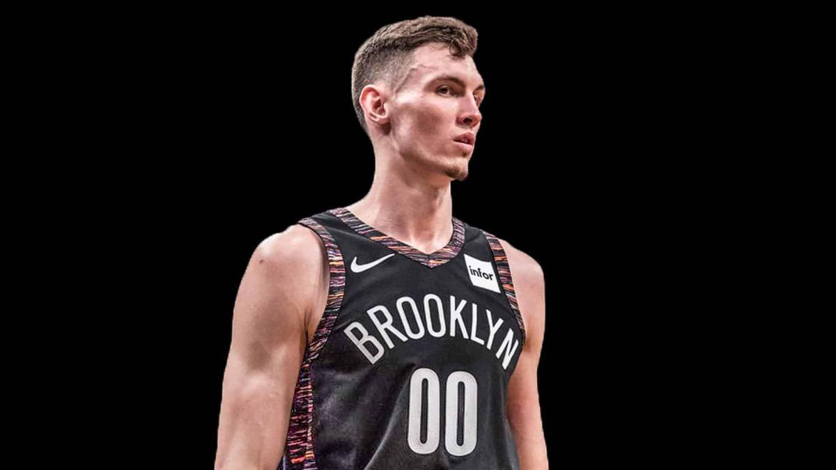 Rodions Kurucs, en un partido con los Nets durante su periplo americano