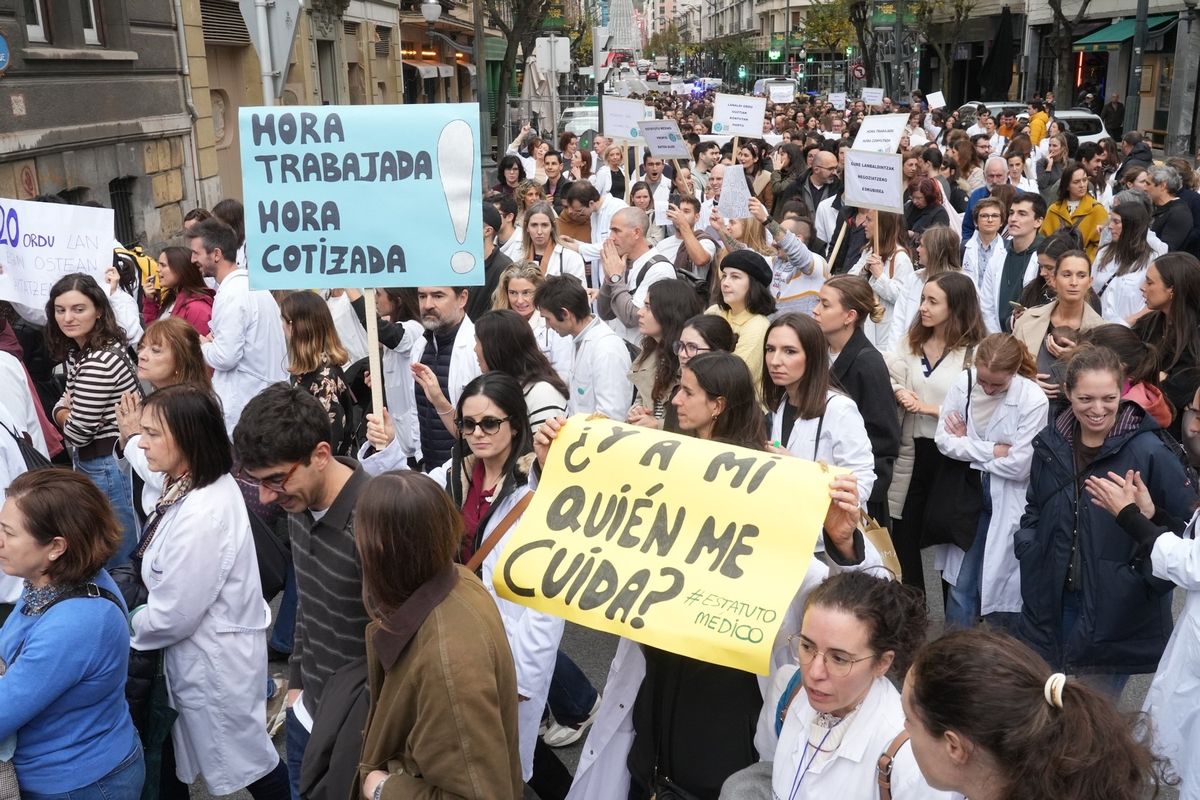 Cientos de médicos piden en Bilbao un estatuto propio que recoja sus particularidades