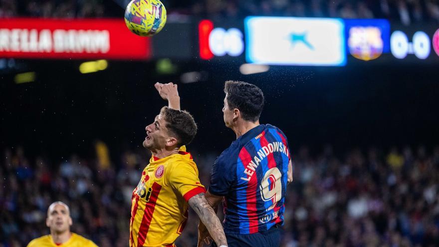 Un estudio advierte de que la acumulación de cabezazos en el fútbol puede derivar en demencias