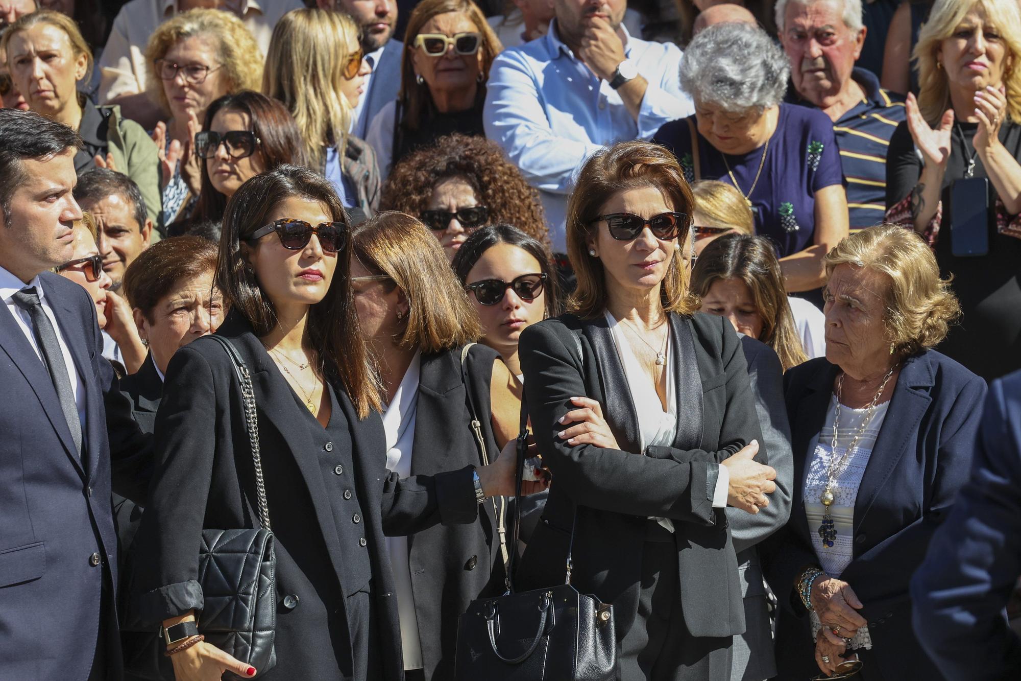 Multitudinaria despedida a Fernández Vara